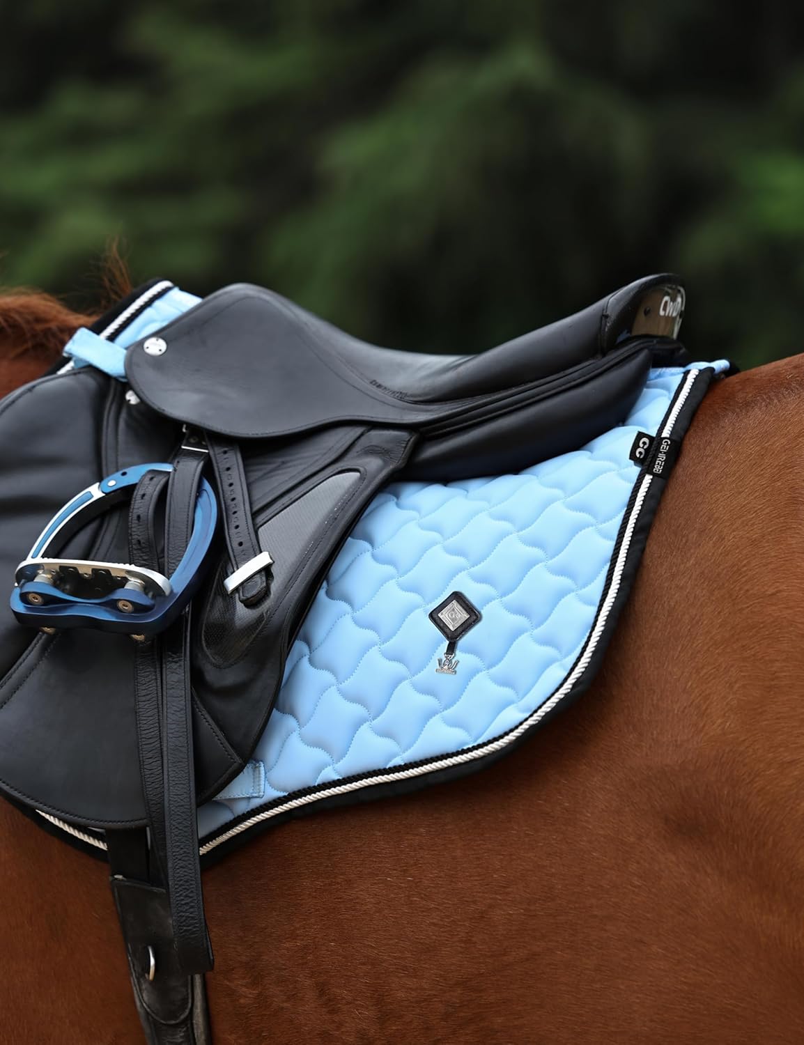 Close Contact Non-Slip Design Horse Riding Pad Moisture-Wicking Shock Absorbing English Saddle Pad for Horses